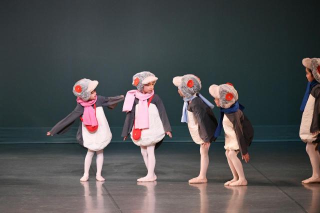 シムズバレエ第9回発表会 第2部「ペンギン絵日記」画像02